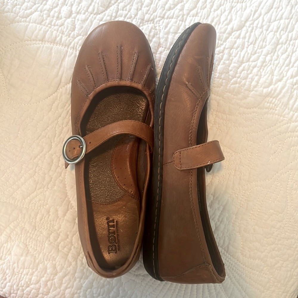 Born women’s size 9 brown leather Mary Jane style shoes